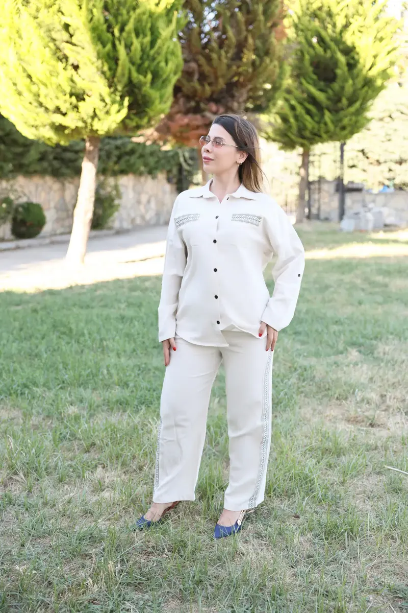 Ekru Yaprak Nakış Detaylı Pantolon Takım Görseli