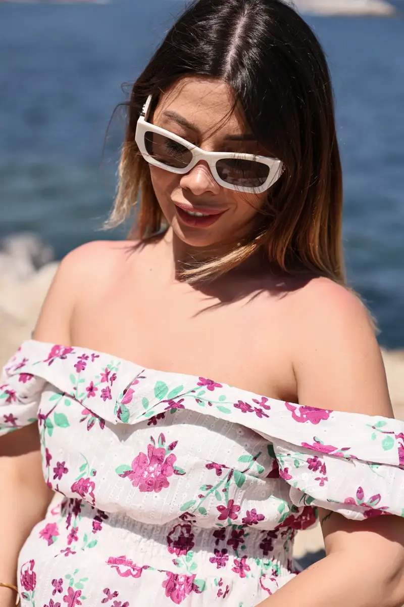 Canlı yaz elbisesi çekimi